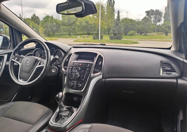 Opel Astra cena 22600 przebieg: 182000, rok produkcji 2011 z Kielce małe 29